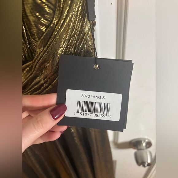 MAC DUGGAL Gold Sleeveless V Neck Pleated Top Metallic Dress in antique gold NWT - Picture 6 of 7